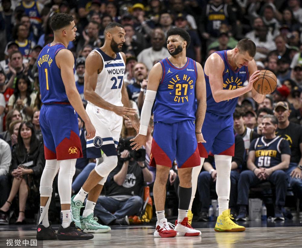 他的复出并 他的复出并